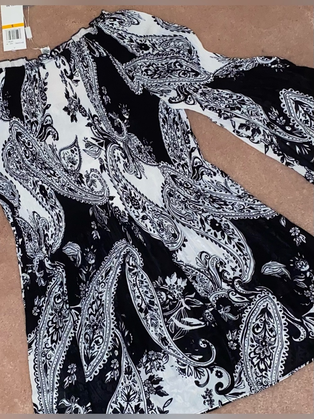 SPENSE Black & White Paisley V-Neck Ruffle Tunic